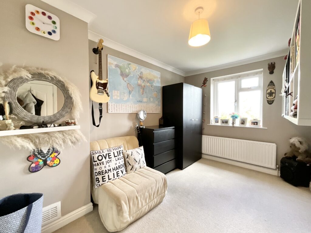 New Avenue, Draycott, ST11