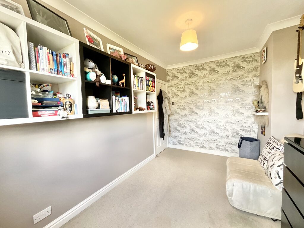 New Avenue, Draycott, ST11