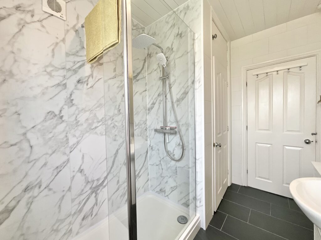 New Avenue, Draycott, ST11