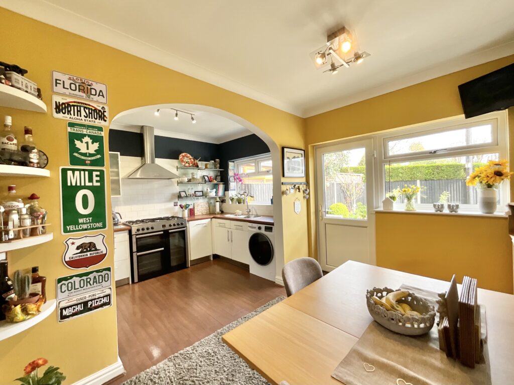 New Avenue, Draycott, ST11