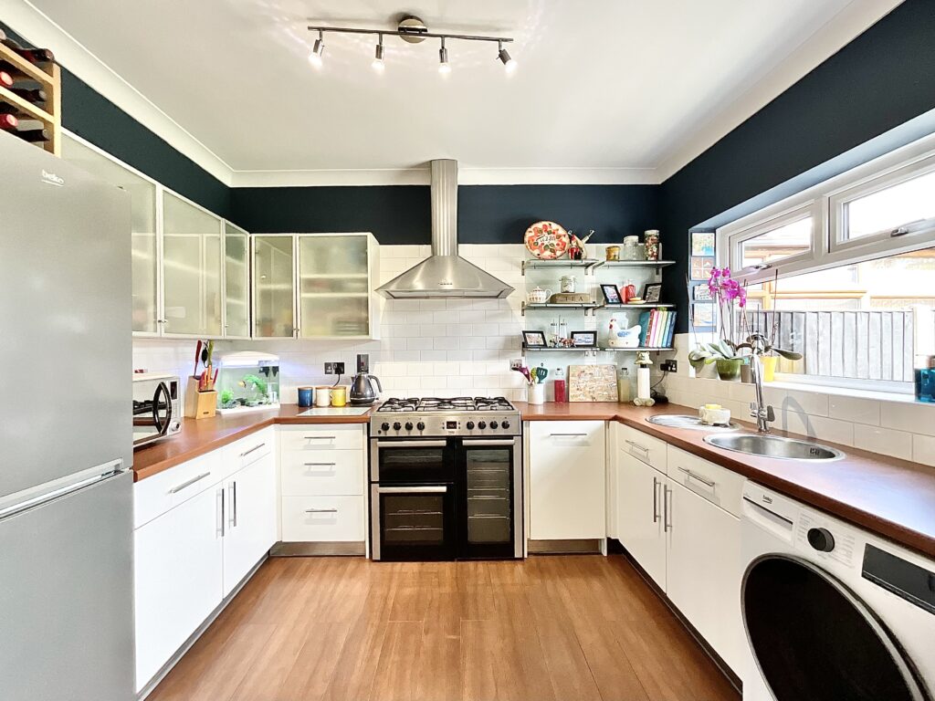 New Avenue, Draycott, ST11