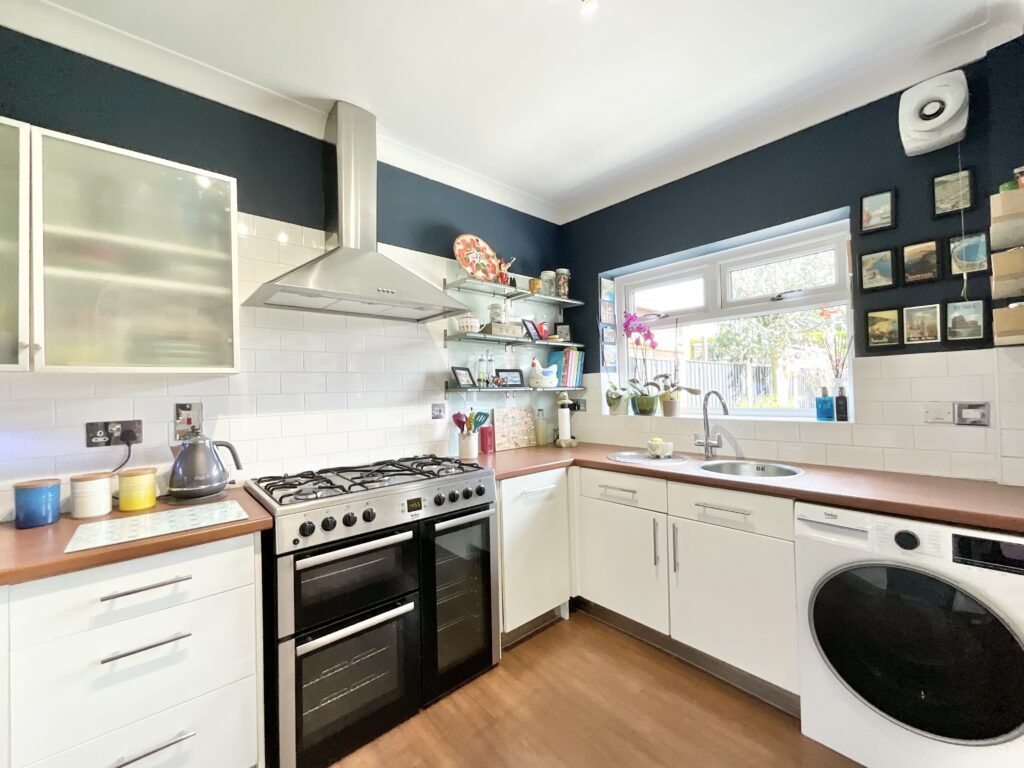 New Avenue, Draycott, ST11