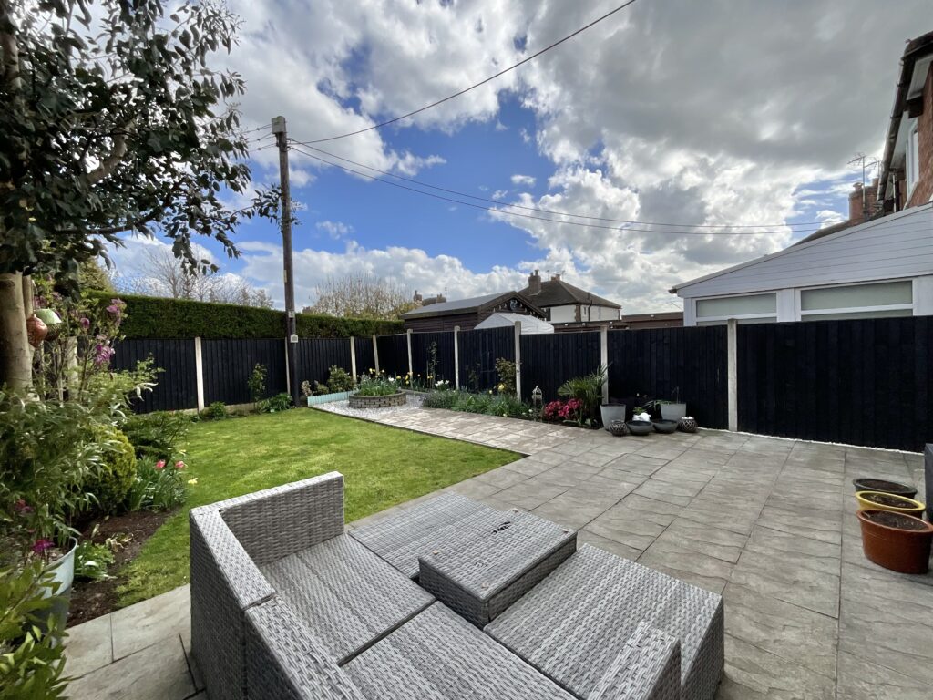 New Avenue, Draycott, ST11