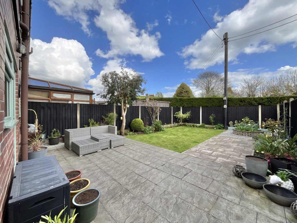 New Avenue, Draycott, ST11