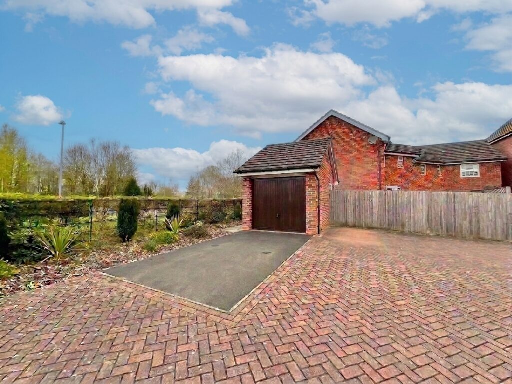 Abbey Park Way, Weston, CW2