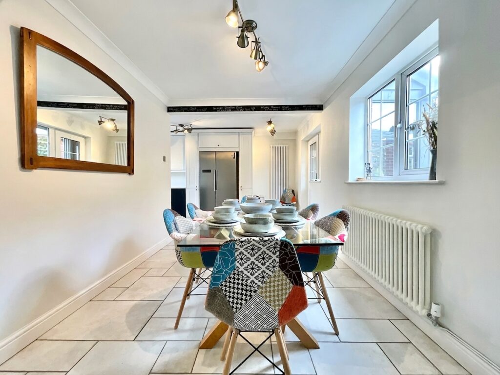 Glen Drive, Alton, ST10