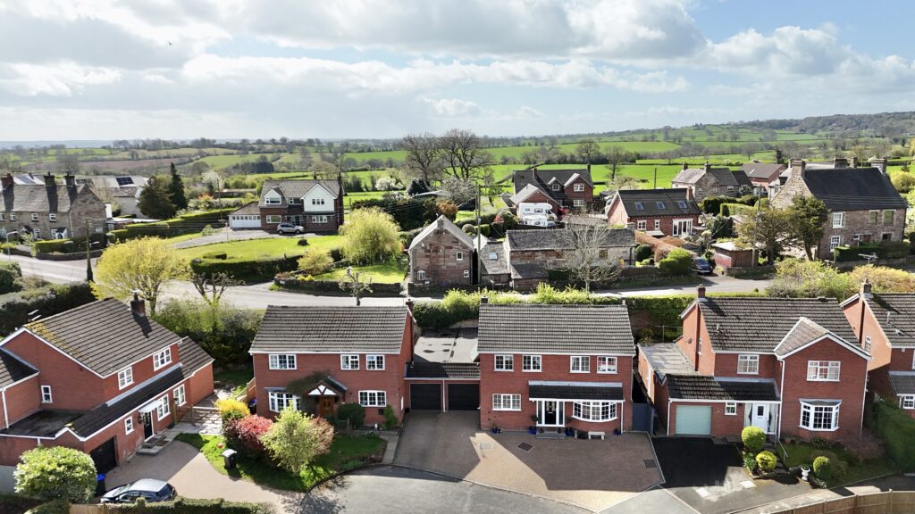 Glen Drive, Alton, ST10