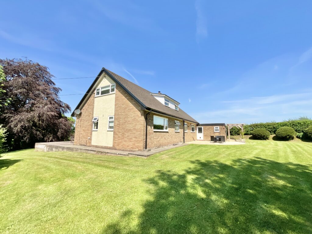 Whitgreave Lane, Whitgreave, ST18