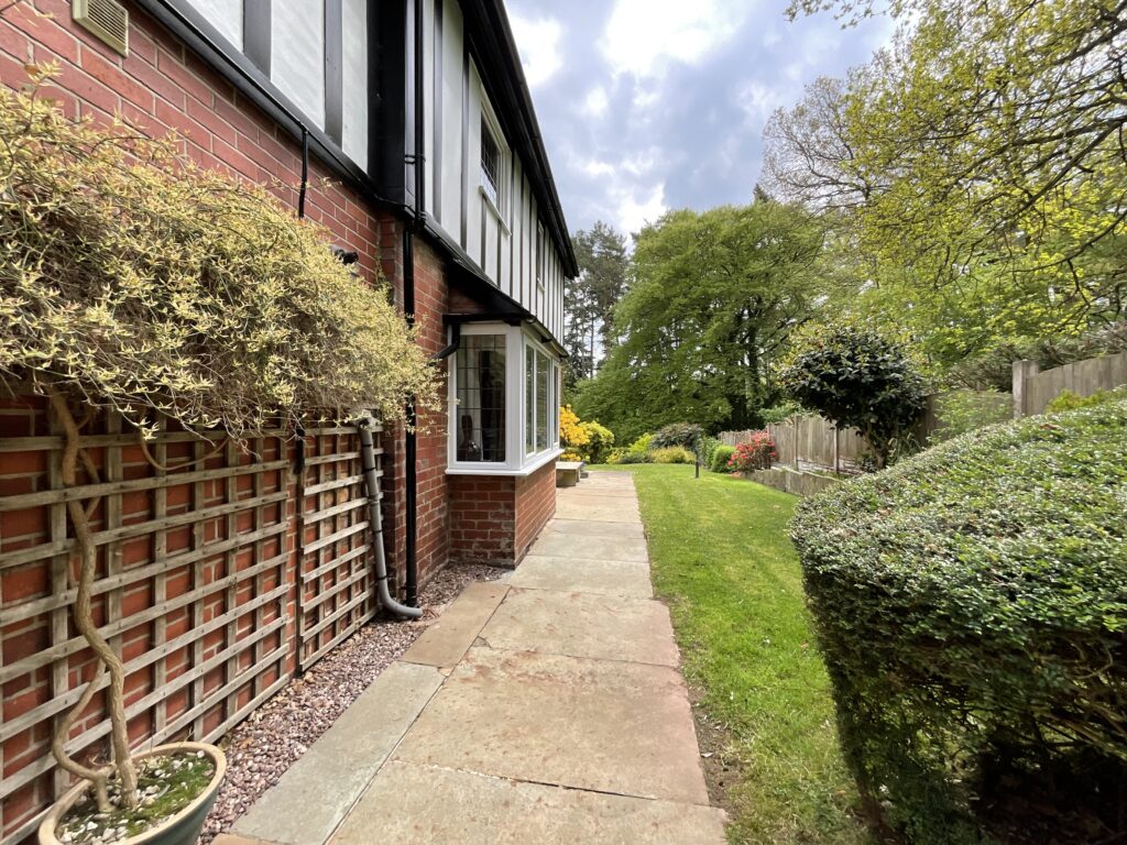 Chase Lane, Tittensor, ST12