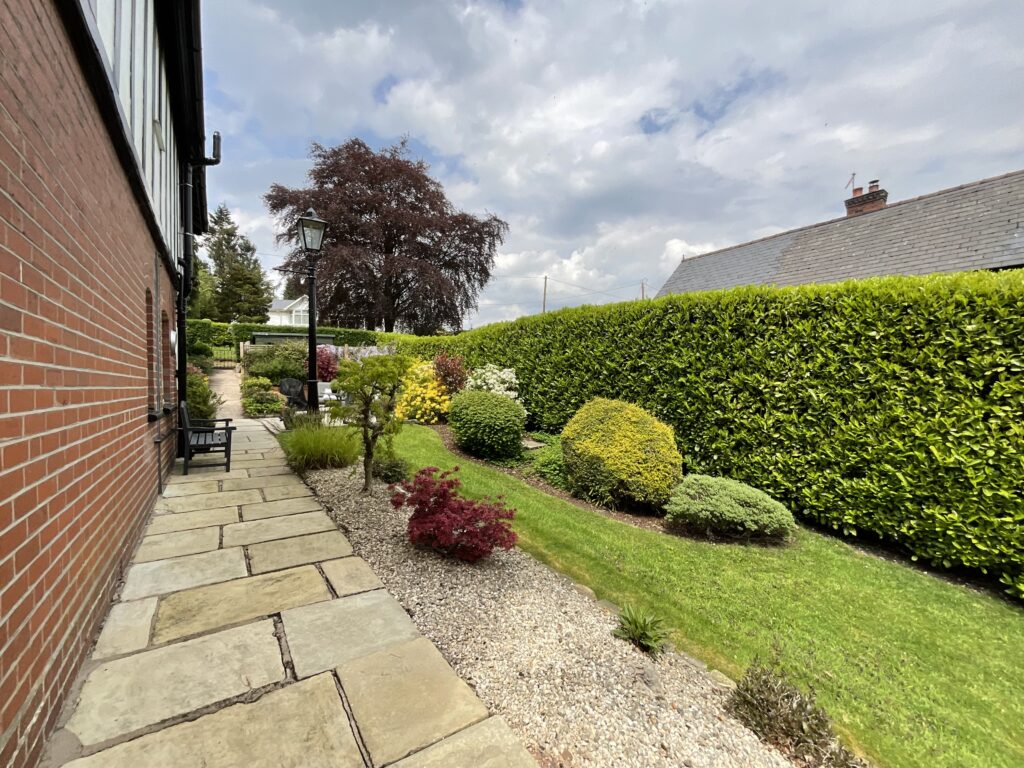 Chase Lane, Tittensor, ST12