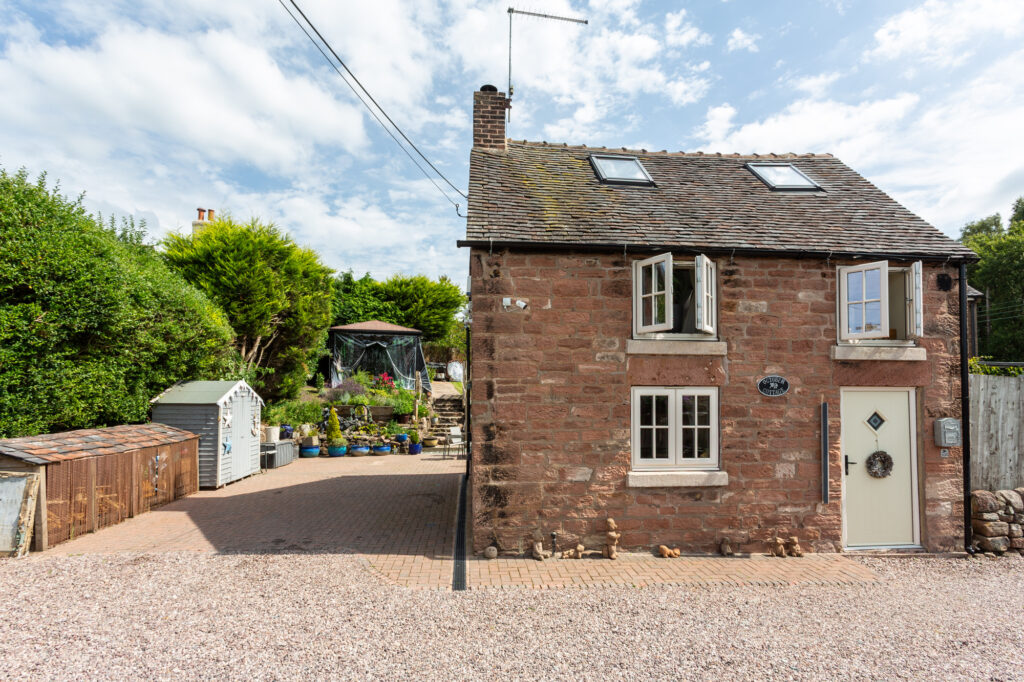 Whiston, Black Lane, ST10