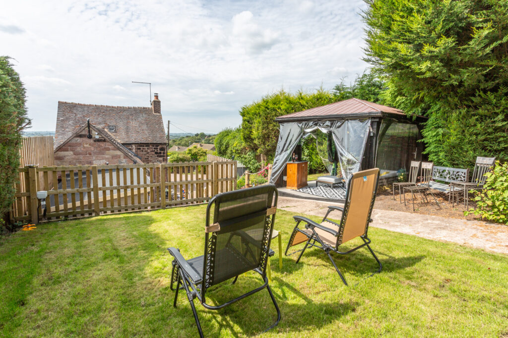 Whiston, Black Lane, ST10