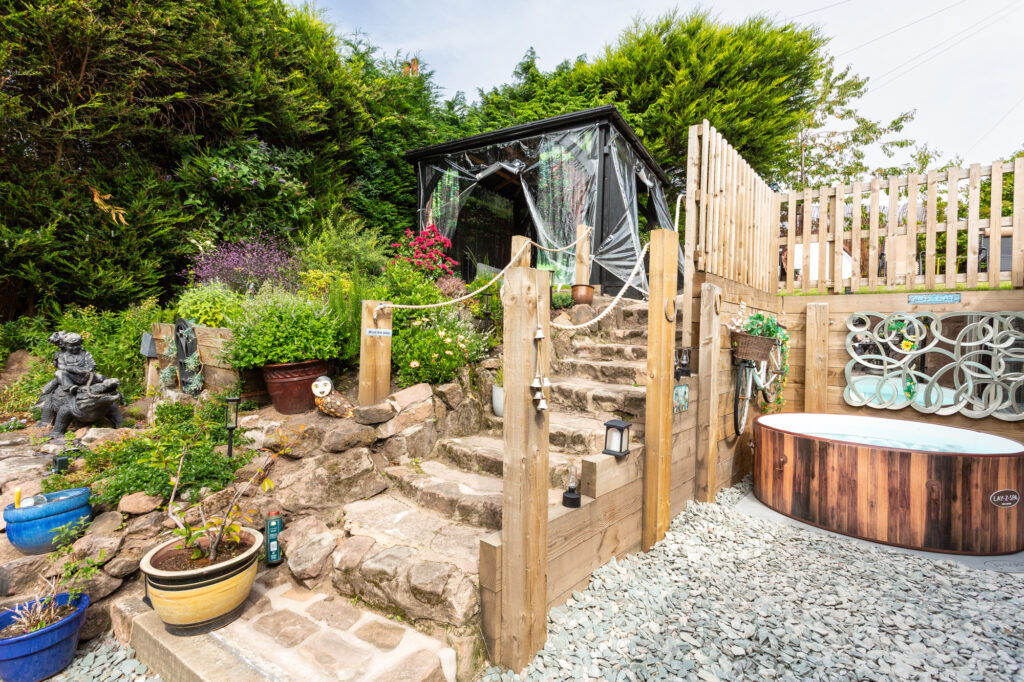 Whiston, Black Lane, ST10
