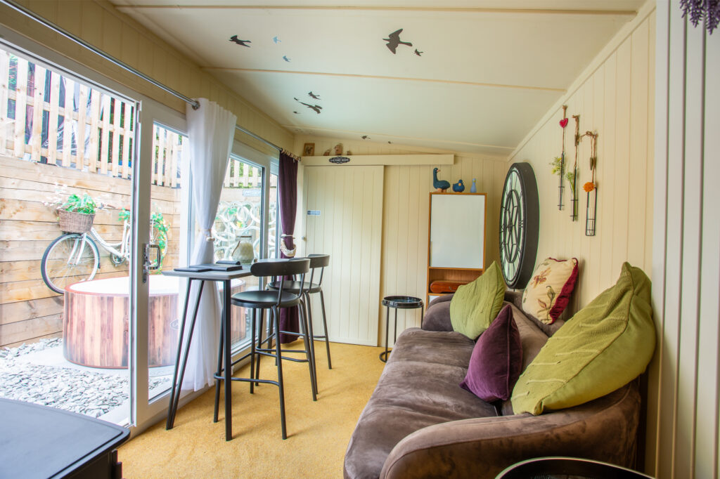 Whiston, Black Lane, ST10