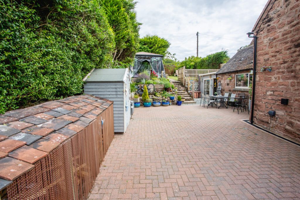 Whiston, Black Lane, ST10