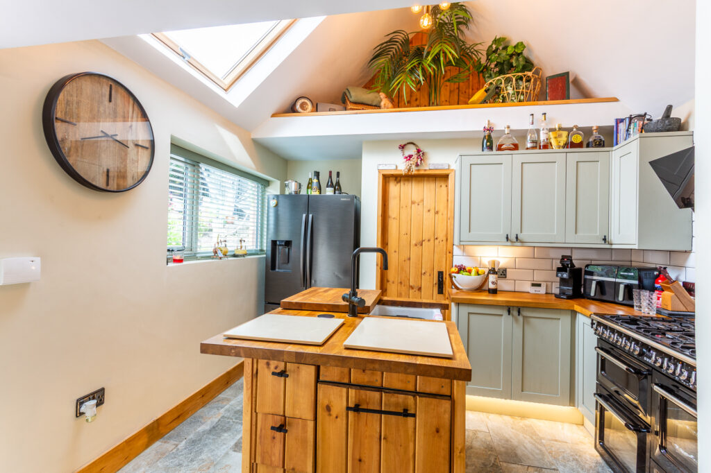 Whiston, Black Lane, ST10
