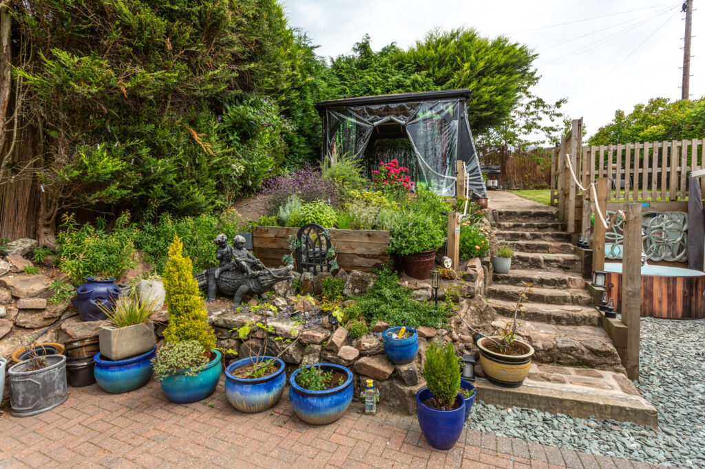 Whiston, Black Lane, ST10