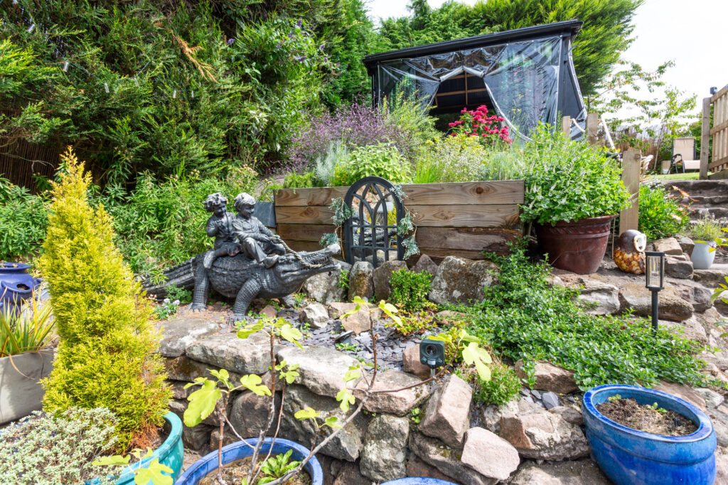 Whiston, Black Lane, ST10