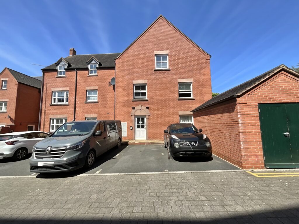 Hall Yard, Tean, ST10