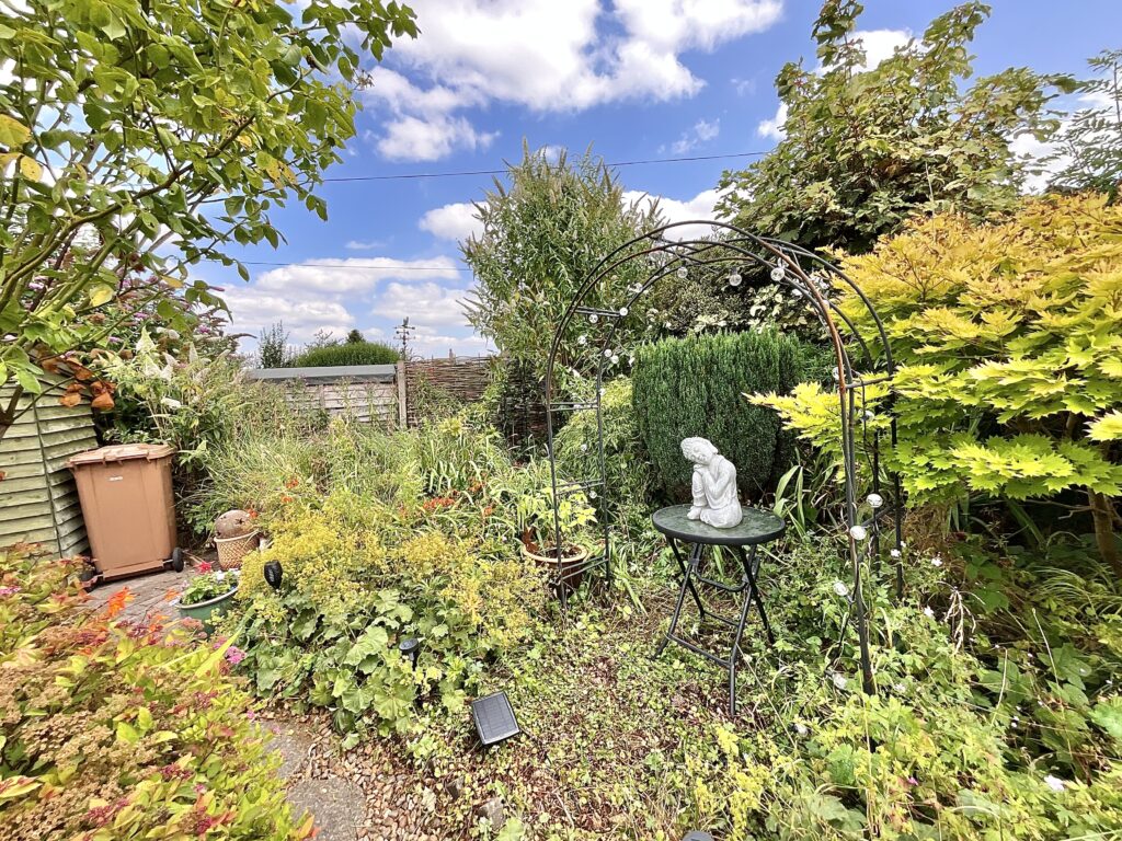 Sarver Lane, Dilhorne, ST10