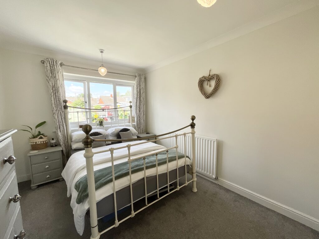 Beacon Rise, Stone, ST15