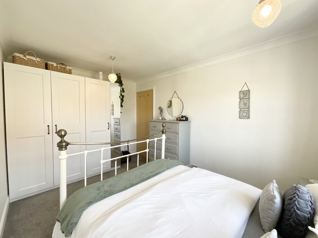 Beacon Rise, Stone, ST15