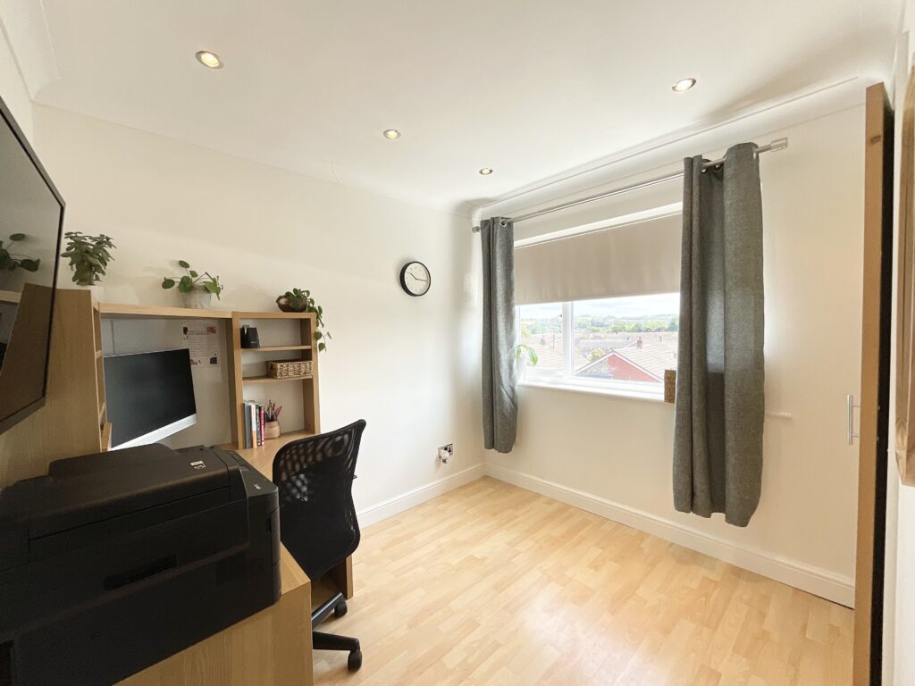 Beacon Rise, Stone, ST15