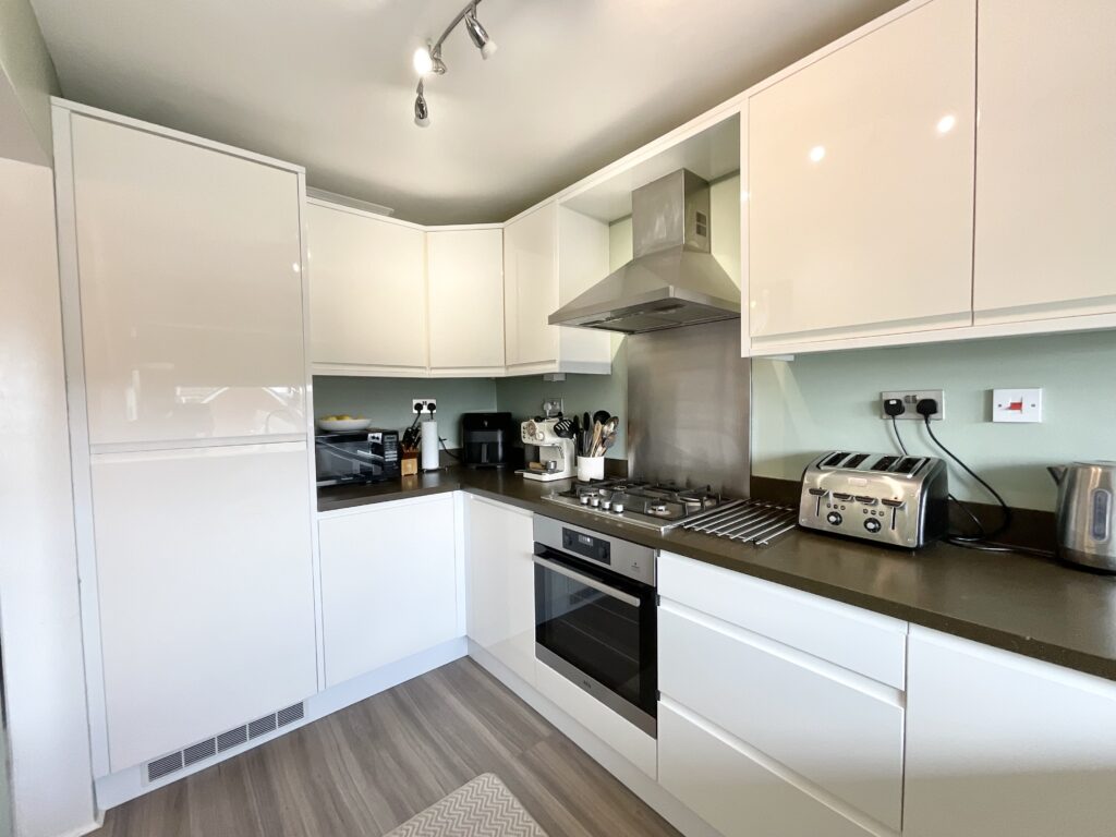 Beacon Rise, Stone, ST15