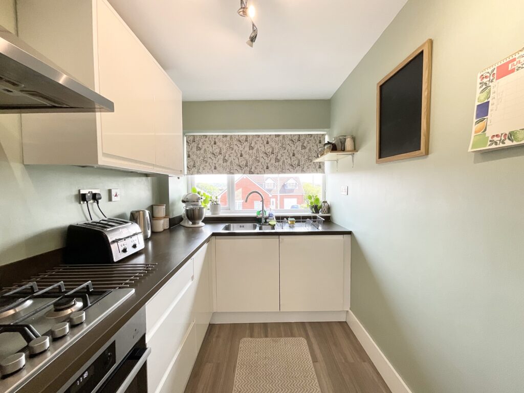 Beacon Rise, Stone, ST15