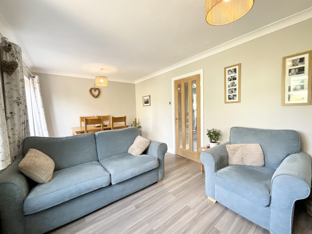 Beacon Rise, Stone, ST15