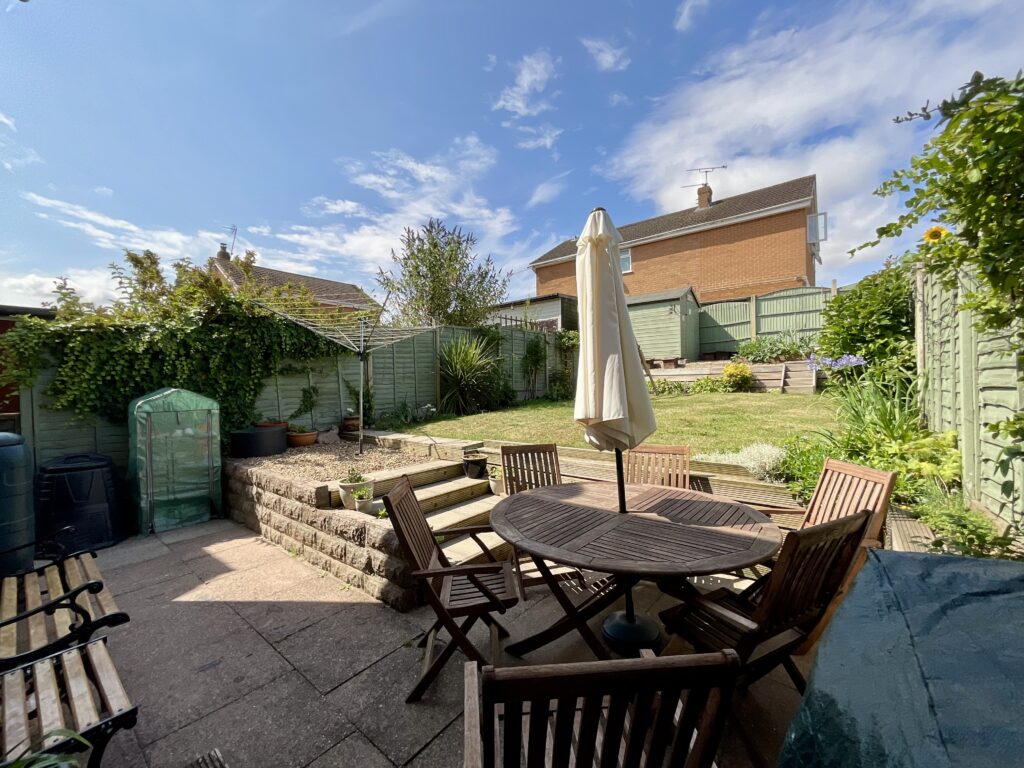 Beacon Rise, Stone, ST15
