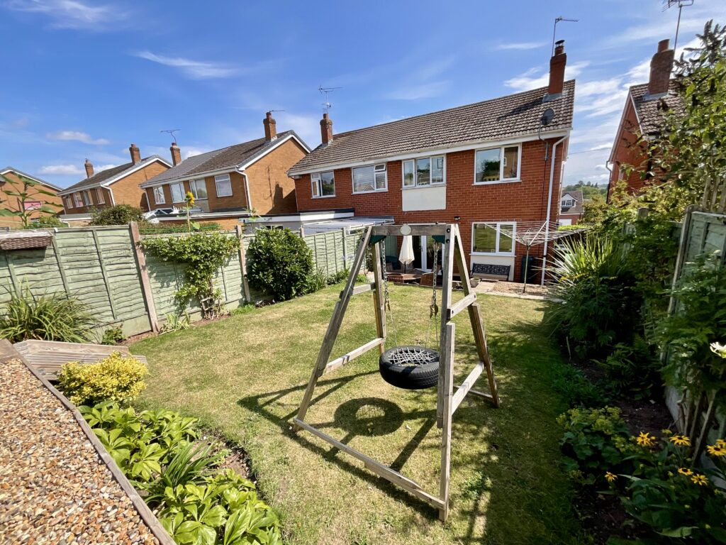 Beacon Rise, Stone, ST15