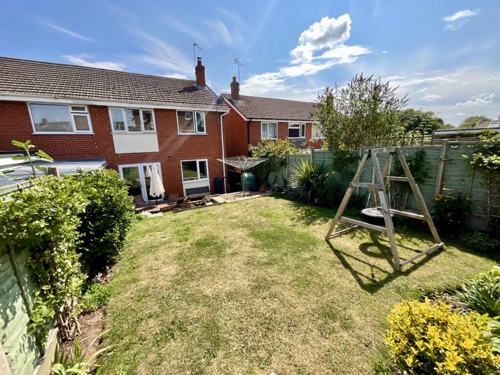 Beacon Rise, Stone, ST15