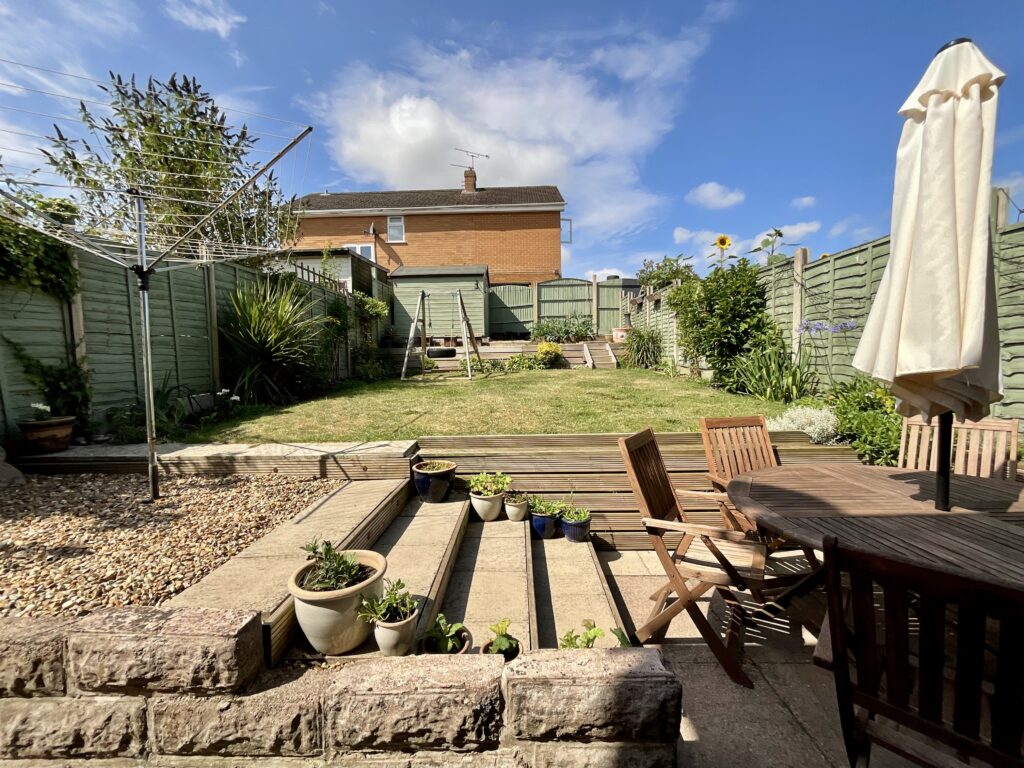 Beacon Rise, Stone, ST15