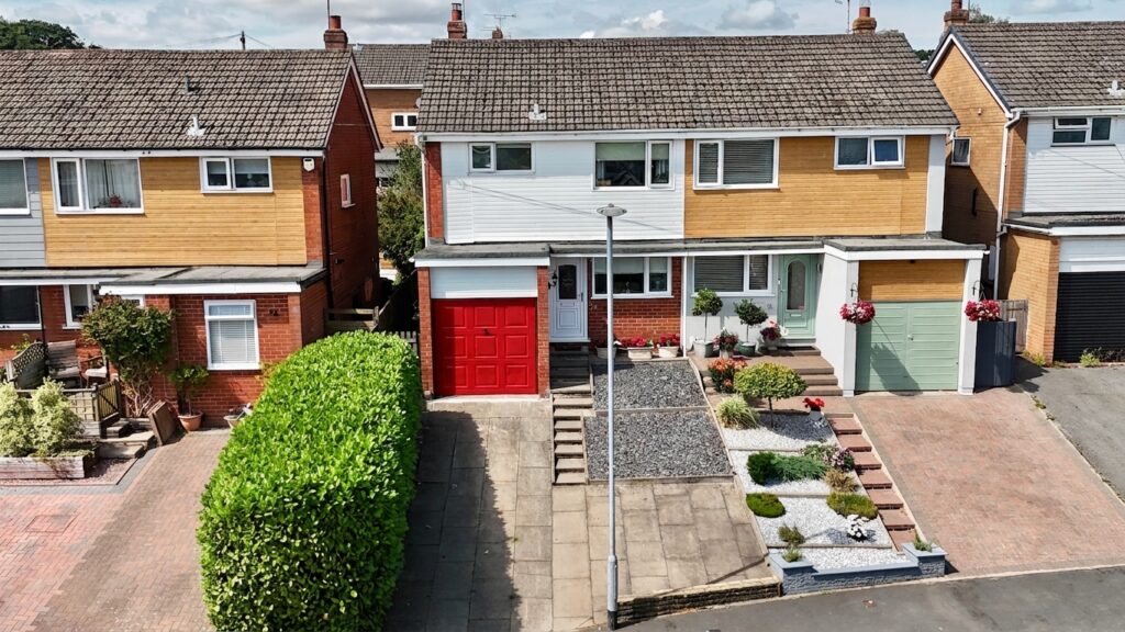 Beacon Rise, Stone, ST15