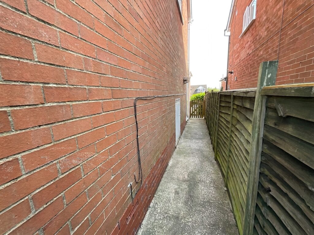 Beacon Rise, Stone, ST15