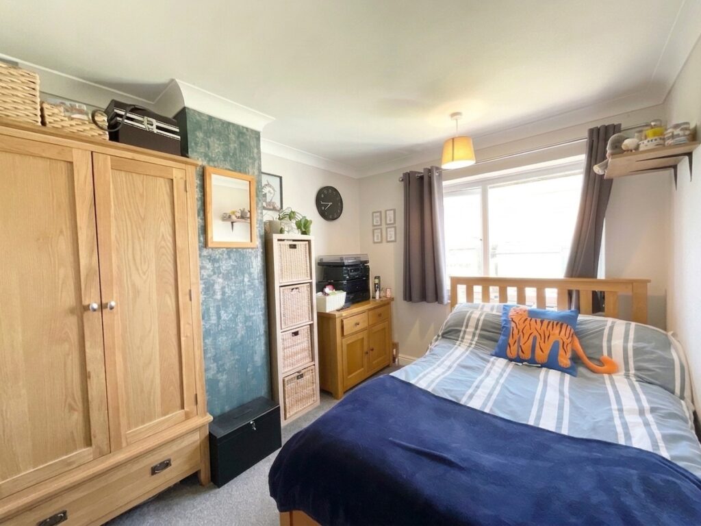 Beacon Rise, Stone, ST15