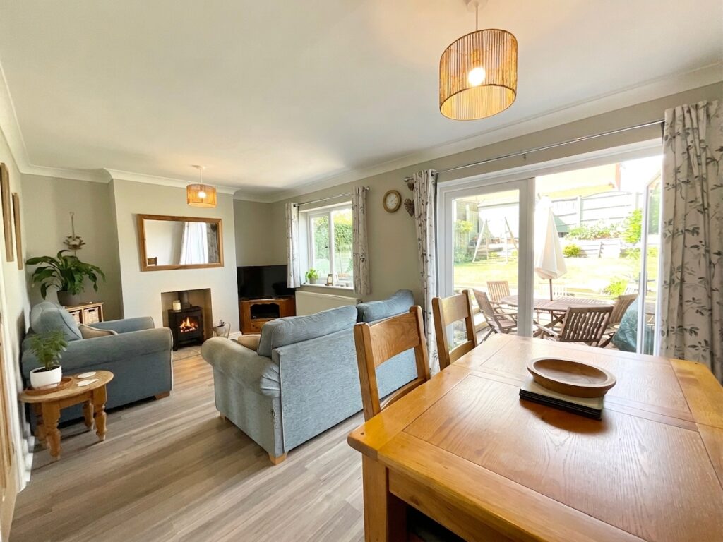 Beacon Rise, Stone, ST15