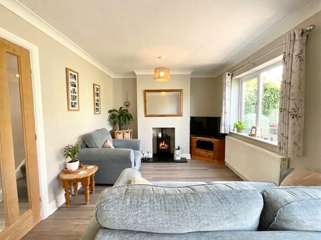Beacon Rise, Stone, ST15
