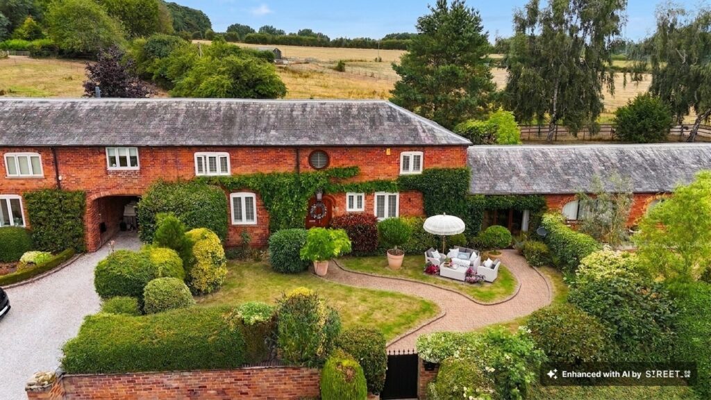 Tixall Court, Tixall, ST18
