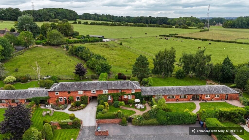 Tixall Court, Tixall, ST18