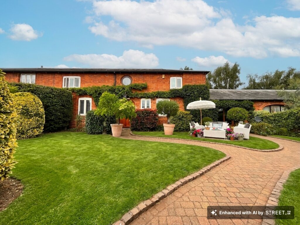 Tixall Court, Tixall, ST18