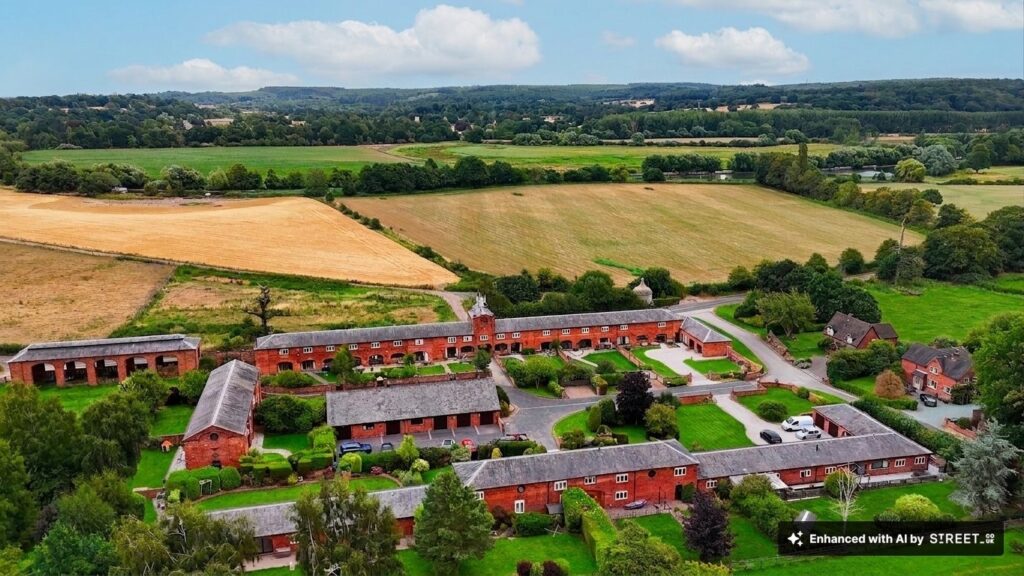 Tixall Court, Tixall, ST18