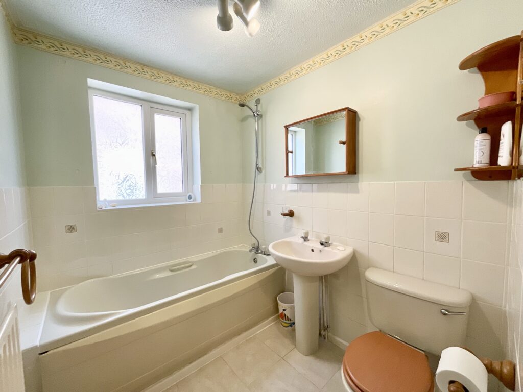 Mercer Avenue, Stone, ST15