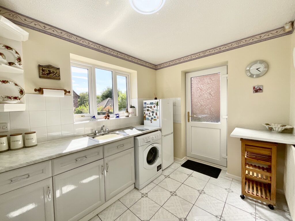 Mercer Avenue, Stone, ST15