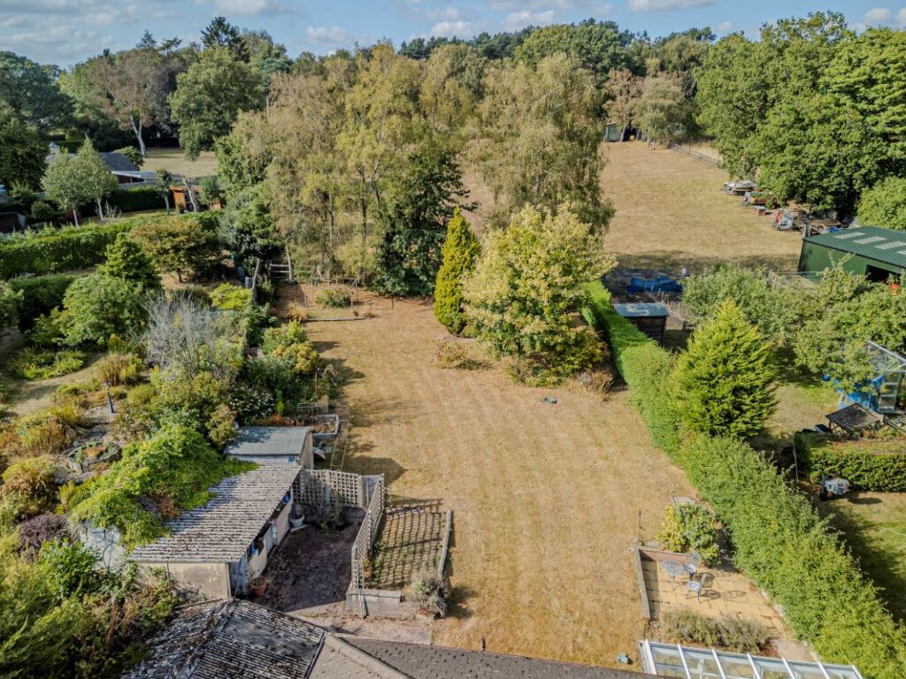Winnothdale, Tean, ST10