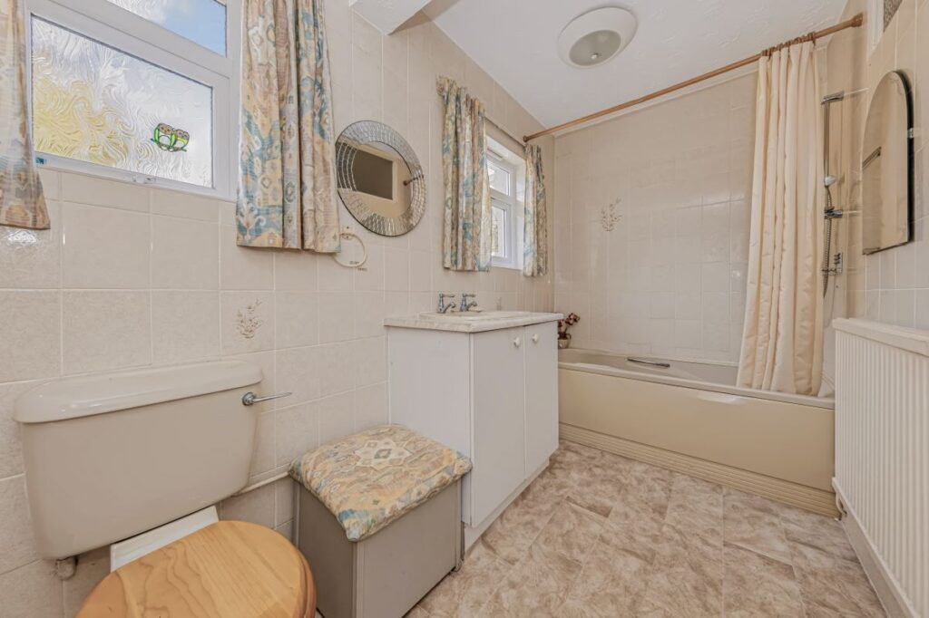 Winnothdale, Tean, ST10