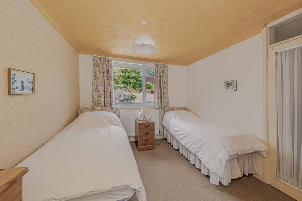 Winnothdale, Tean, ST10