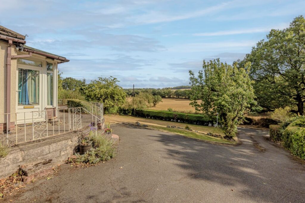 Winnothdale, Tean, ST10