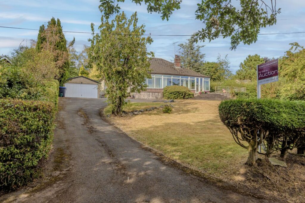 Winnothdale, Tean, ST10